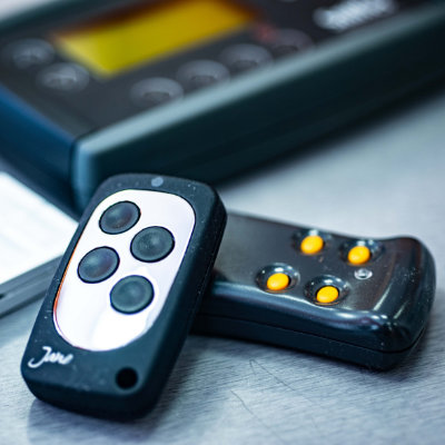 2 télécommandes de portails